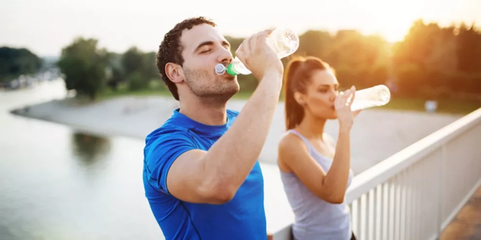 Cuidados essenciais com a saúde no verão carioca: Proteja-se do sol e do calor intenso