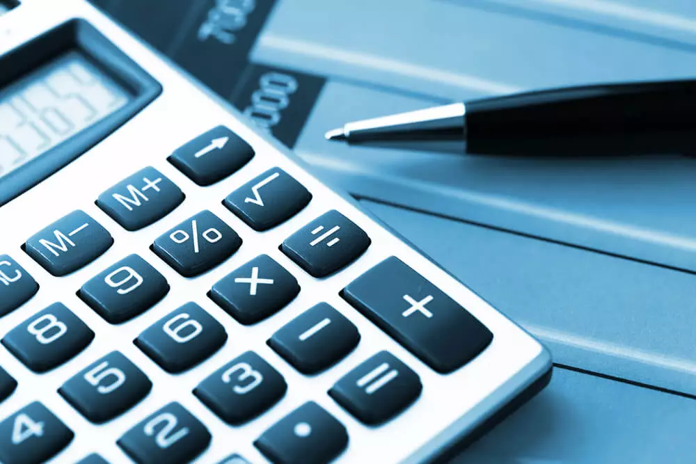 Como comparar planos com base no custo anual: Um guia completo