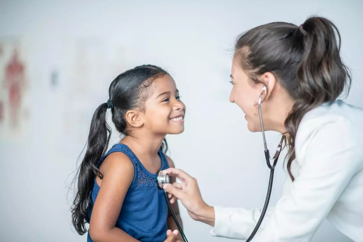 Planos que oferecem atendimento pediátrico 24h: como escolher a melhor opção para seu filho